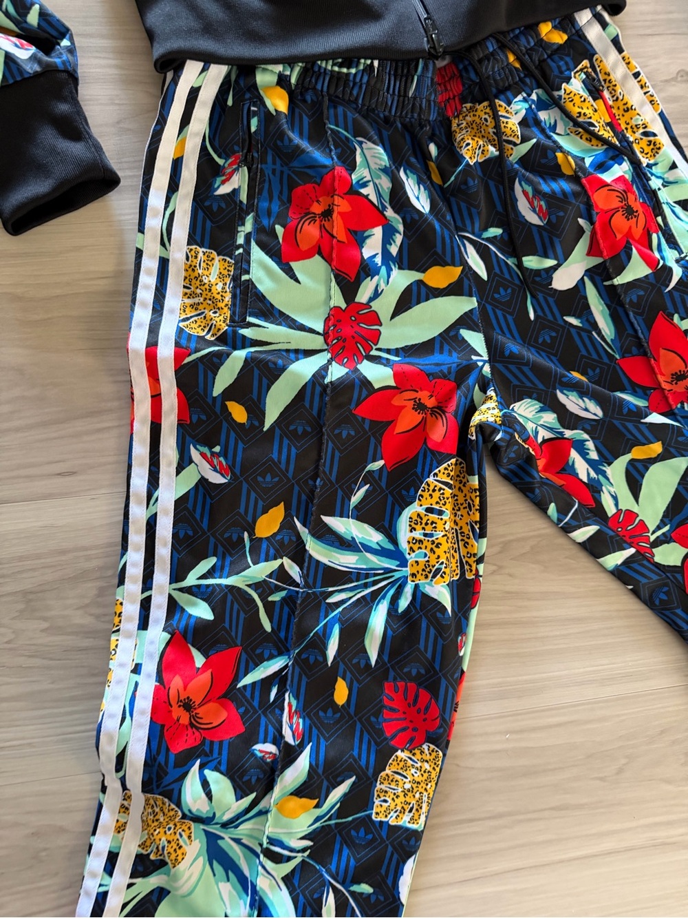 Adidas floral track suit size top small bottom xsmall - Picture 3 of 9